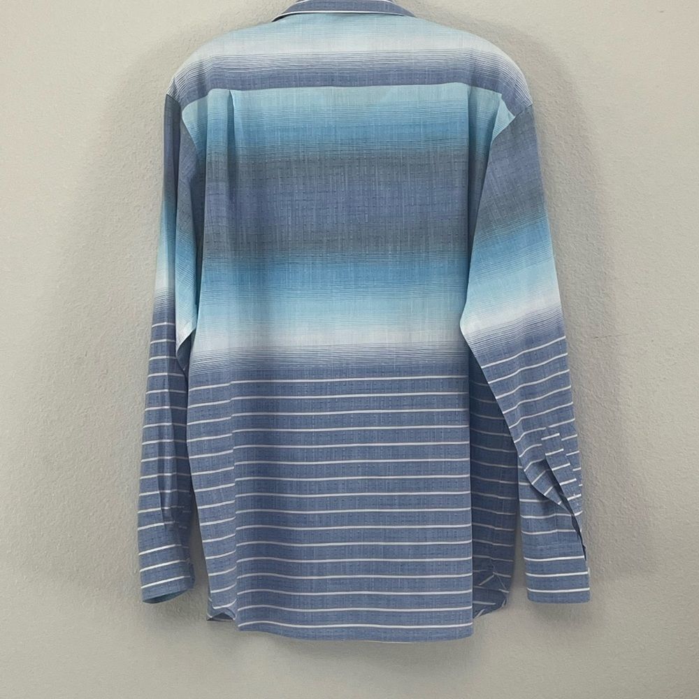 Charleston Threads Button Down Shirt Size Large - Picture 2 of 3